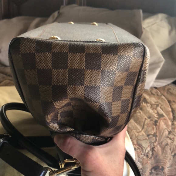 Louis Vuitton - Picture 6 of 8